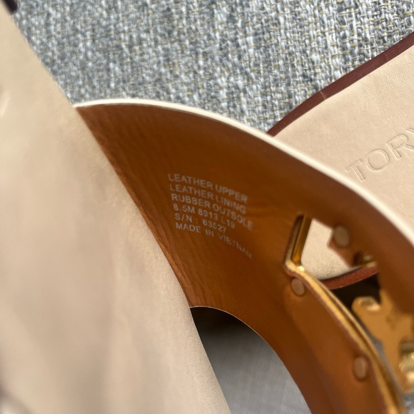 Tory Burch Gold Logo Cream leather Slides  size 8.5 - Picture 9 of 9